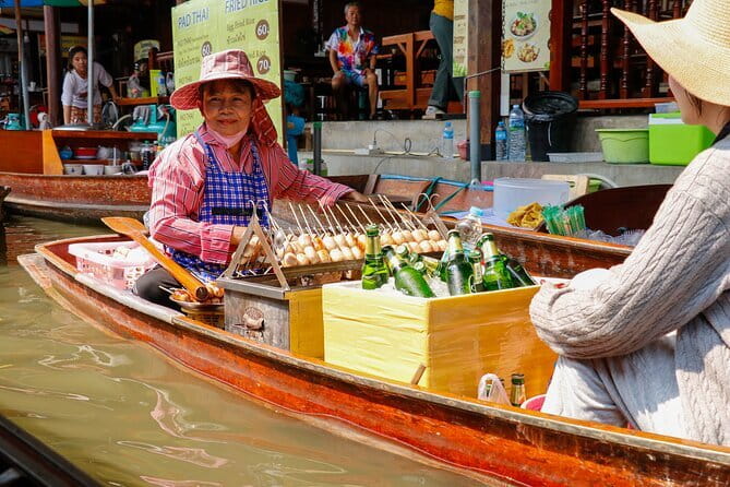 Day Trip to Bangkok Floating Market & Maeklong Railway - Seeing the railway market close around a train