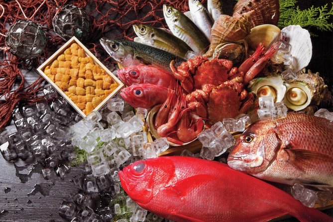 Deep Dive: Osaka Food Markets from Local to Luxurious! - Tenma shows the everyday market rhythm