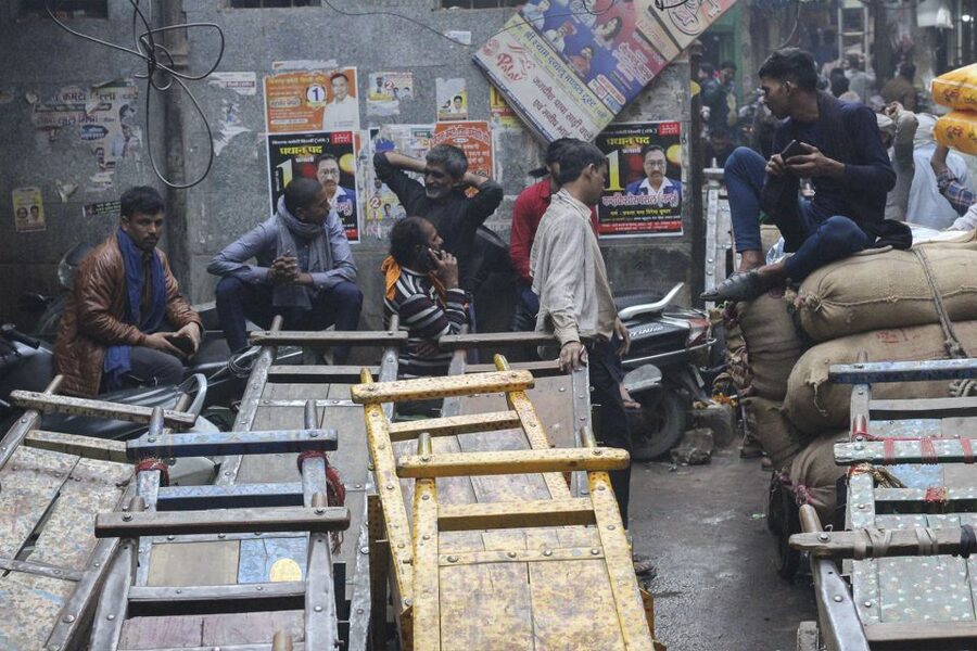 Delhi: Old Delhi & Spice Market Tour - Fatehpuri Masjid and the route toward Khari Baoli