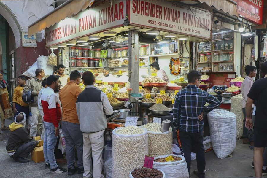 Delhi: Old Delhi & Spice Market Tour - A second rickshaw ride through working streets