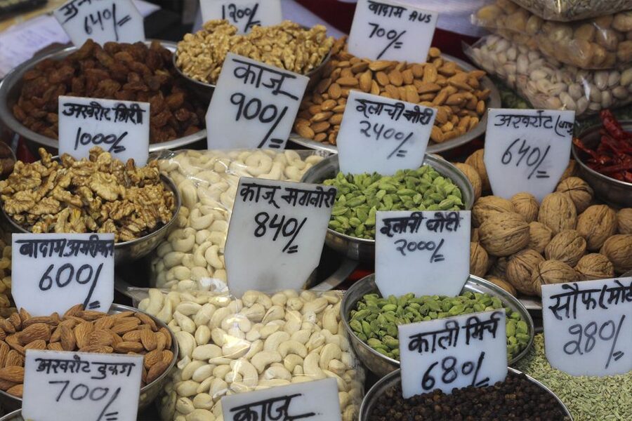 Delhi: Old Delhi & Spice Market Tour - Gurudwara Sis Ganj and the human side of the tour
