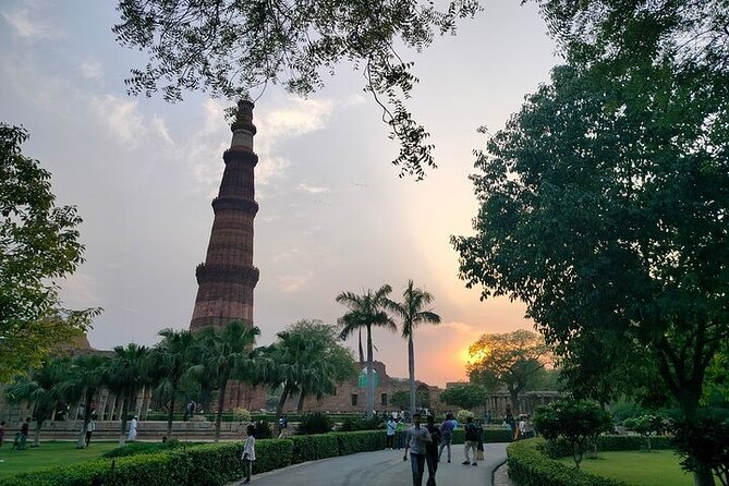 Delhi Private City Tour With Spice Market In 8 Hours - By Car - Qutub Minar requires a cross-city ride