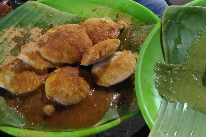 Delicious Food Trail: Explore Sowcarpet Market's Culinary Delight - Chaats, savory snacks, and local drinks