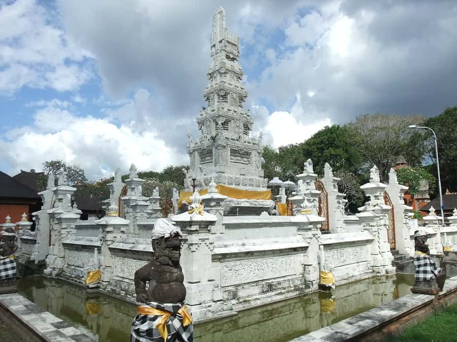 Denpasar: Museum, Traditional Market and Food Tasting Tour - Jagatnatha Temple near the former royal center