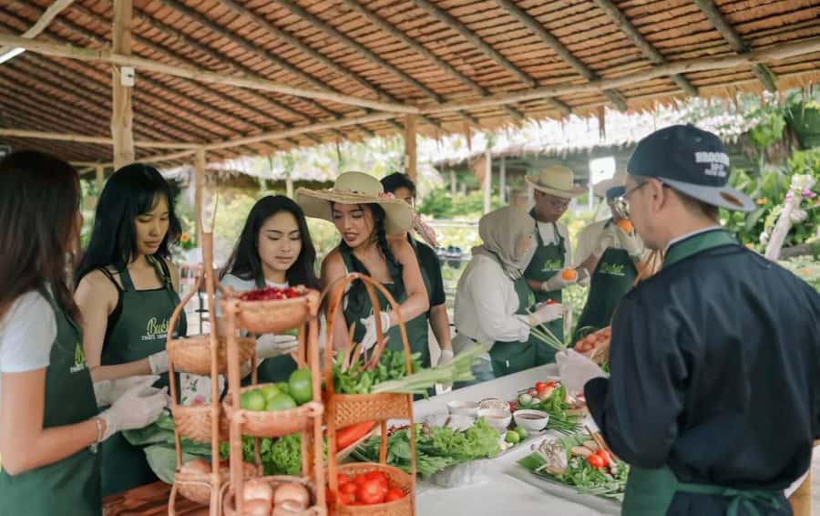 Dinner from cooking class & enjoy local night market - Sitting down to eat your own dinner