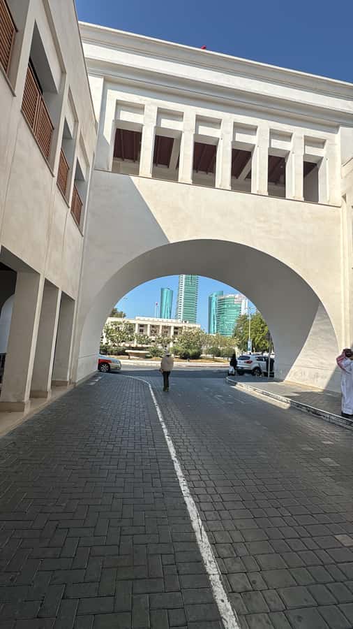 Discover Bahrain: Private Guided City Tour with Lunch - Bab Al Bahrain and Manama Souq