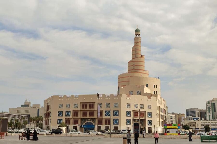 Doha: Souq Waqif - Traditional Local market guided Walk Tour - The falcon market and falcon hospital