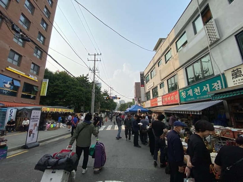 Dongmyo Flea Market Vintage Vibes Local Guided Tour - The café finish and nearby Euljiro tips