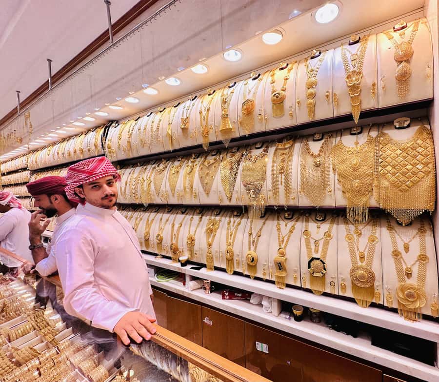 Dubai: Authentic Old Town, Souks, Tastings & Abra Boat Tour - Crossing the Creek by traditional abra