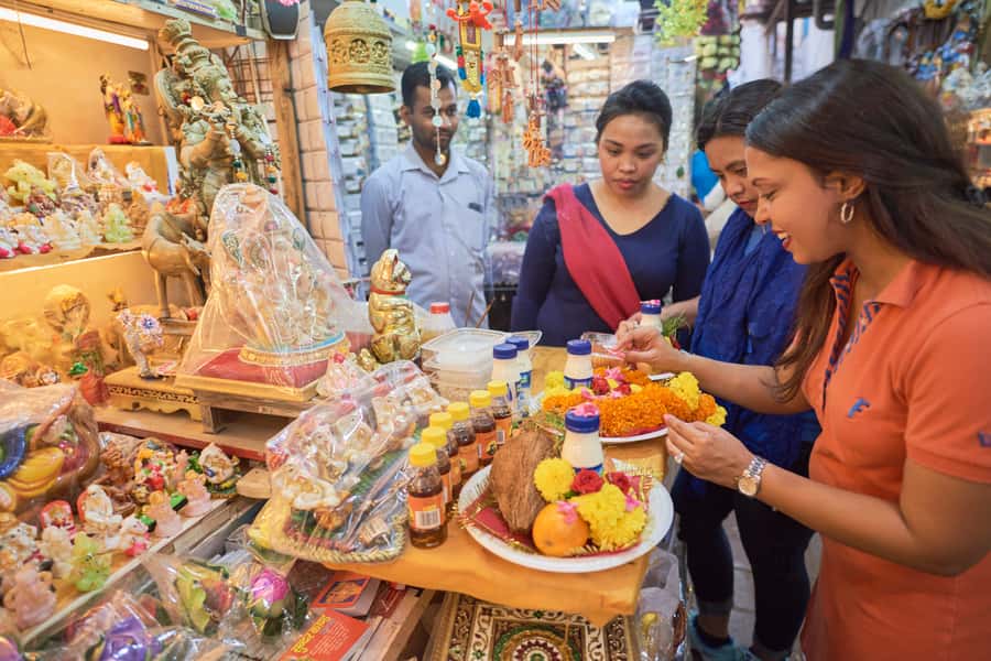 Dubai: Flavors of Arabia Souk Tour with Tastings & Dinner - Crossing Dubai Creek by private abra