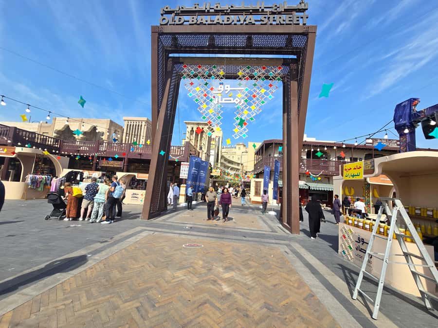 Dubai: Guided City Walking Tour to Spice and Gold Souk - What to bring and how to get the most from it