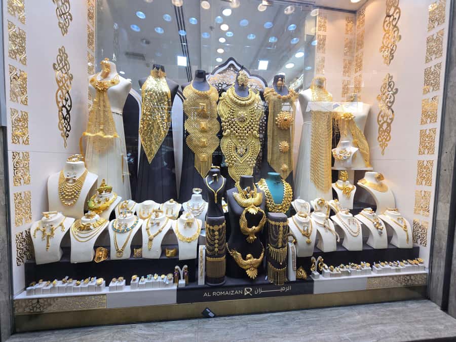 Dubai: Guided City Walking Tour to Spice and Gold Souk - Bastakiya and the old city walls