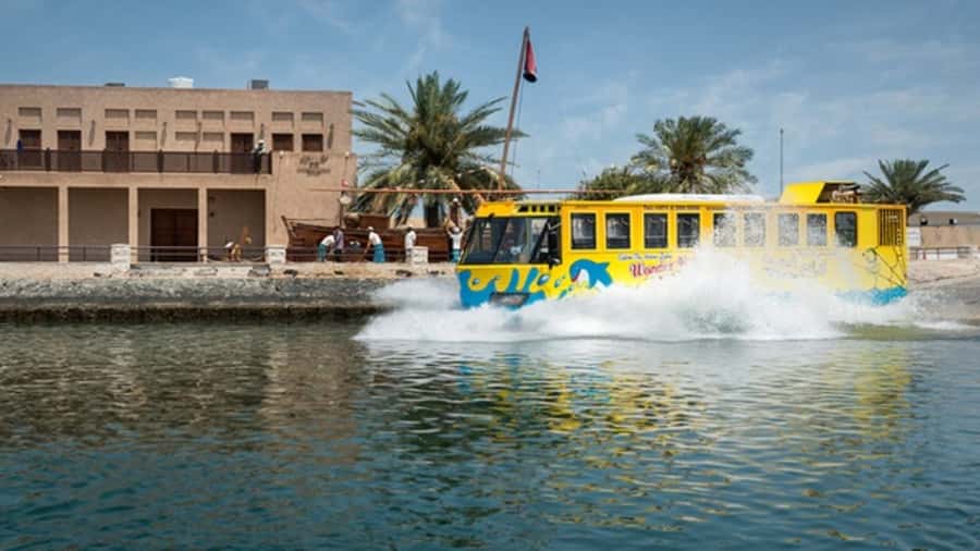 Dubai: Old town tour with Wonder Bus, souks, Creek and Guide - What the guide adds to a one-hour ride
