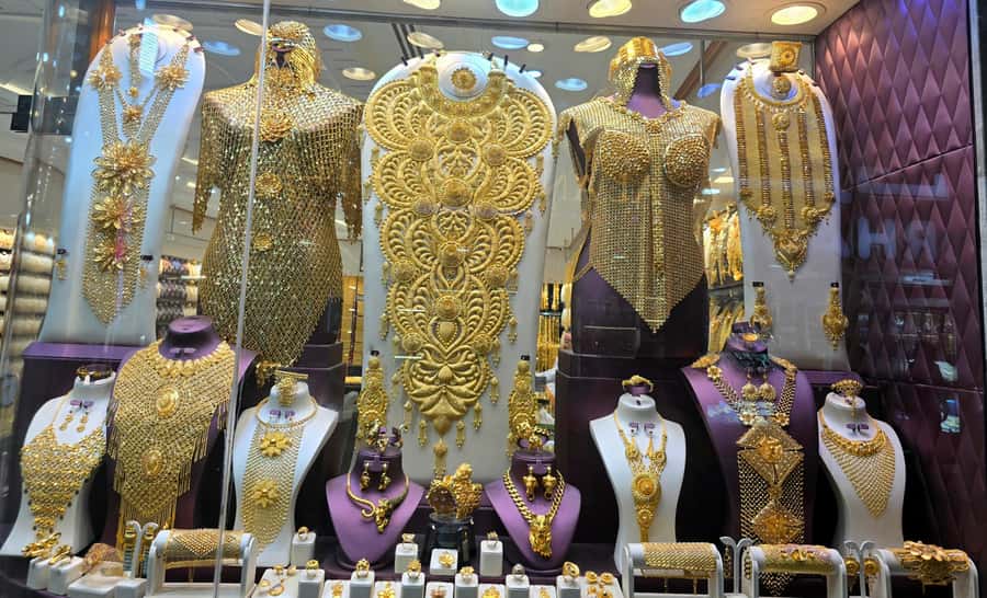 Dubai: Premium Old Town, Street Food, Souks & Boat Ride Tour - The Gold Souk ends with spectacle