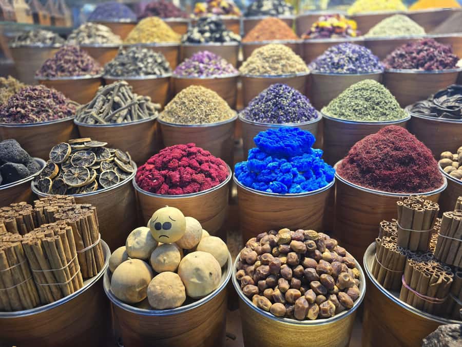 Dubai: Premium Old Town, Street Food, Souks & Boat Ride Tour - The guides are the main reason to book