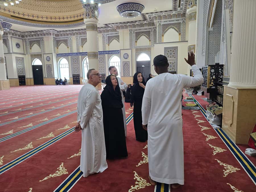 Dubai:Private Frame Entry, Mosque, Souks, Tastings& transfer - The Dubai Frame and its glass-floor view