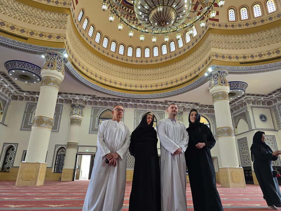 Dubai:Private Frame Entry, Mosque, Souks, Tastings& transfer - Gold Souk: admire first, shop second