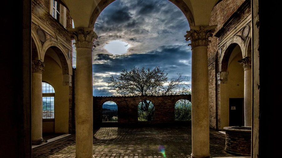 Ducal Palace of Urbino & Marche National Gallery Guided Tour - The Italian-language guide
