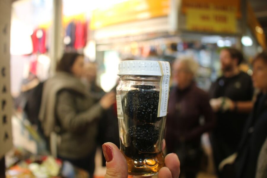 Eat Like a Roman - Traditional Food, Local Market & History - The farmers market and Roman shopping habits