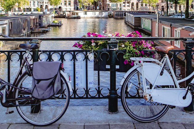 Eating Amsterdam: Albert Cuyp Market & The Pijp Food Tour - Building lunch at Lunchcafé Bozz