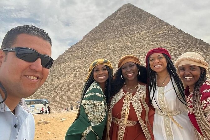 Egypt Layover from Cairo Intl Airport to Giza, Egyptian museum & market - What the private guide adds