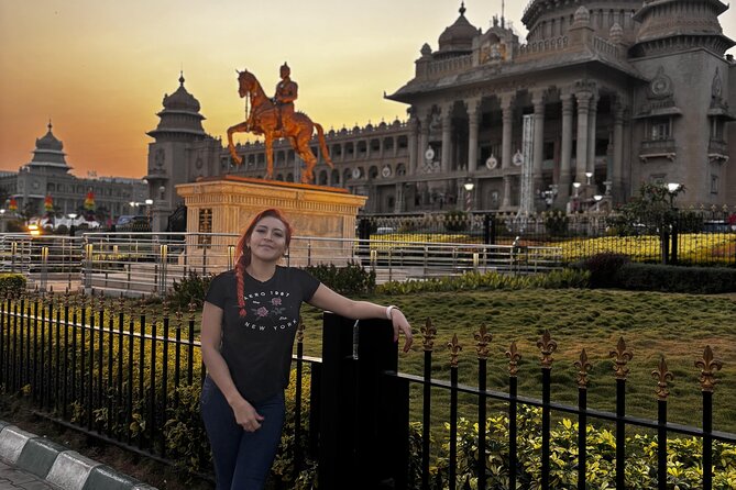 Experience Bangalore Evening City Walk Tour and Market Visit - Ending at the massive Nandi of Bull Temple