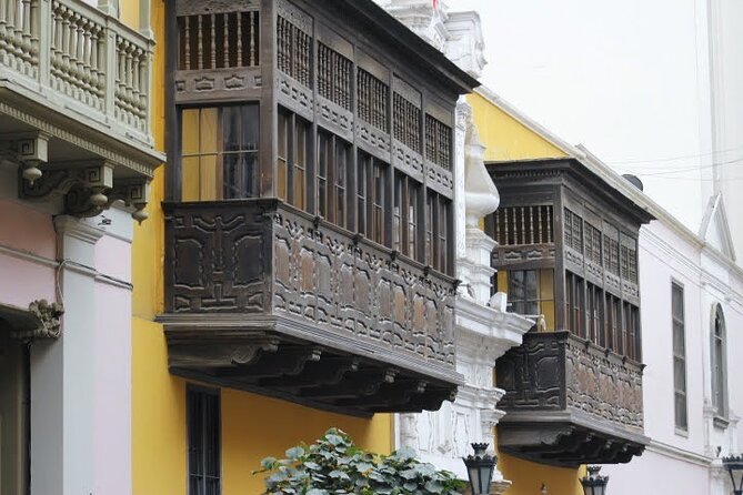 Experience Lima: Taste 12 Snacks and Visit Top Monuments - Plaza de Armas and the colonial center