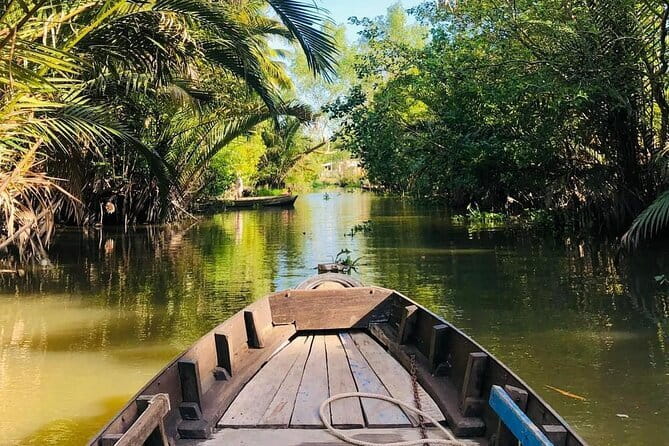 Explore Floating Market with Local People - Why the contrast makes this Can Tho tour worthwhile