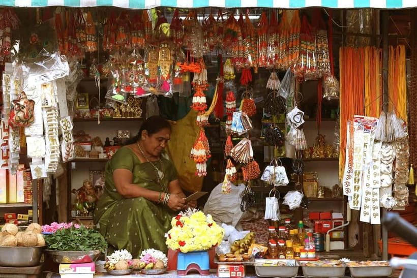 Exploring Chennai Bustling Markets: Guided Tour by Foot - Starting beside the King George V Statue