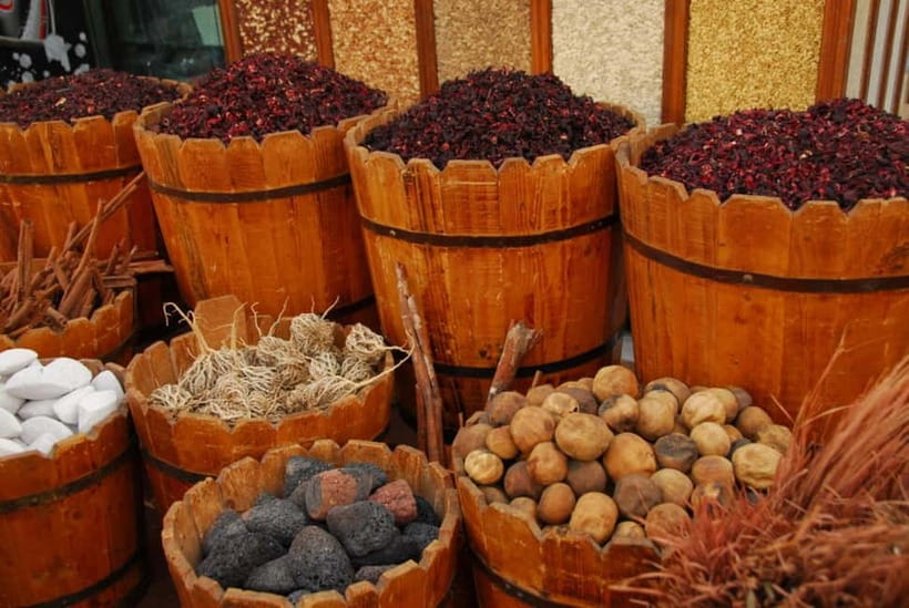 Exploring Chennai Bustling Markets: Guided Tour by Foot - Crowds, traffic, and the physical side of the walk