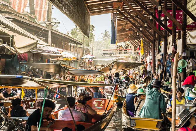 Famous Markets Tour: Maeklong Railway & Damnoen Saduak Floating - What the guide adds to the market experience