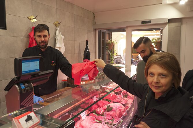 Farmers' Market Shopping with Cooking Class and Pasta Making - From market bags to a Roman kitchen
