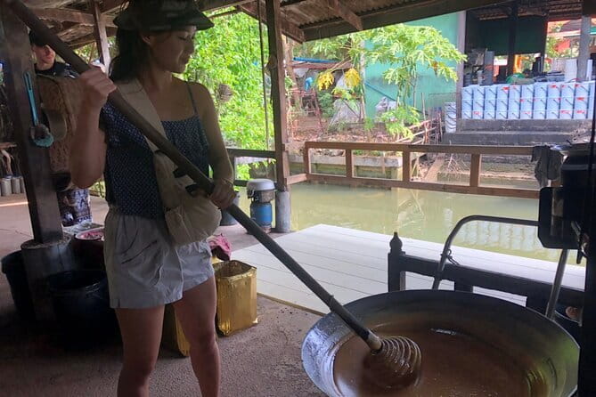 Floating and Railway Markets with Kwan Damnoen Restuarant - Why this private day trip works