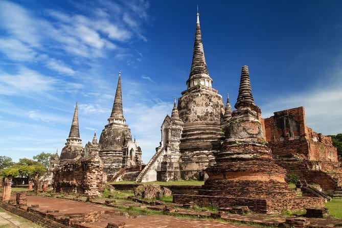 Floating and Railway Markets with Kwan Damnoen Restuarant - The guide and driver make the difference
