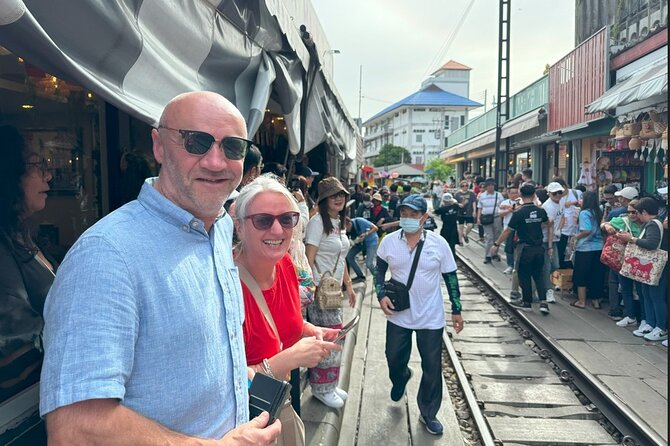 Floating Market and Railway Market Private Tour VIP Transport - Why these two markets work well together