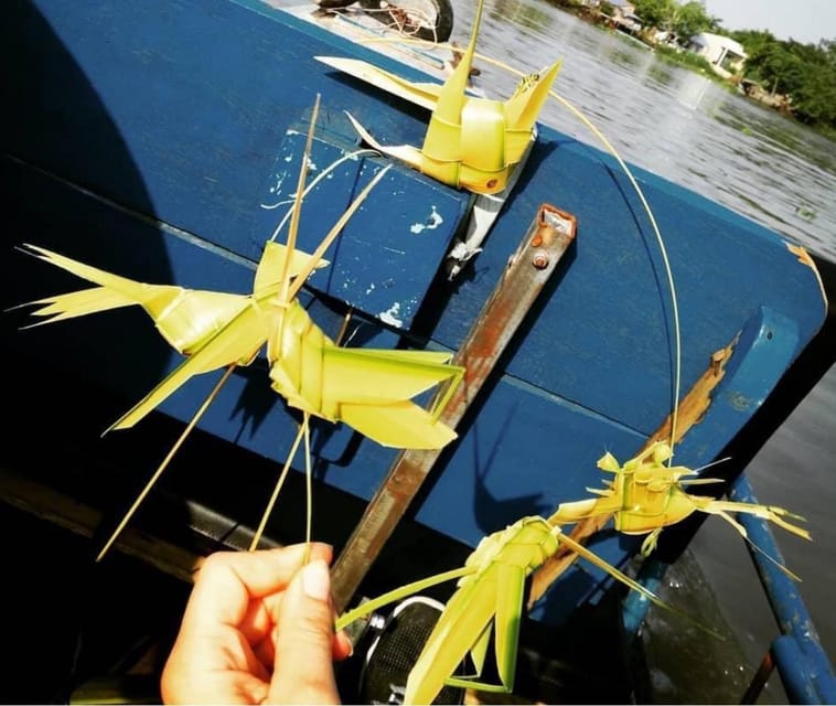 floating market boat trip everyday - A village walk with a few unusual details
