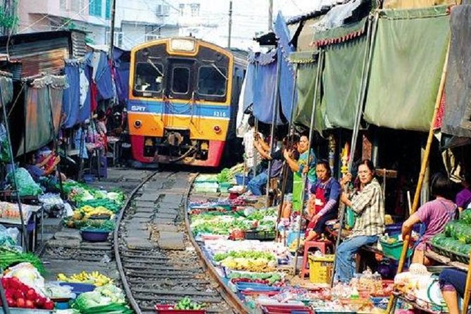 Floating Market Damnoen Saduak and Meklong Railway Market: Half Day Tour - Fruit, sweets, and extra stops