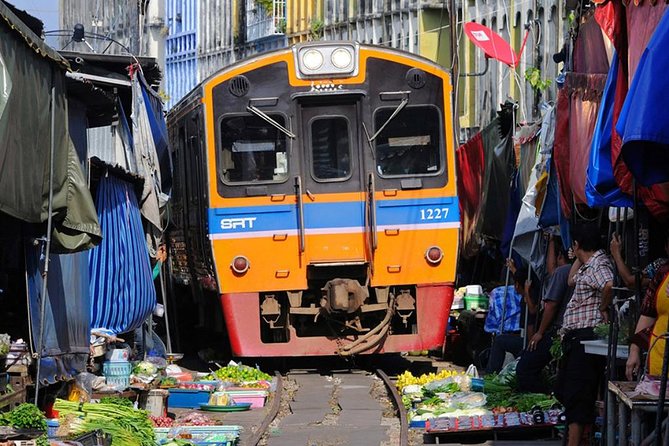 Floating Market Damnoen Saduak and Meklong Railway Market: Half Day Tour - The 7:00 am pickup from Bangkok