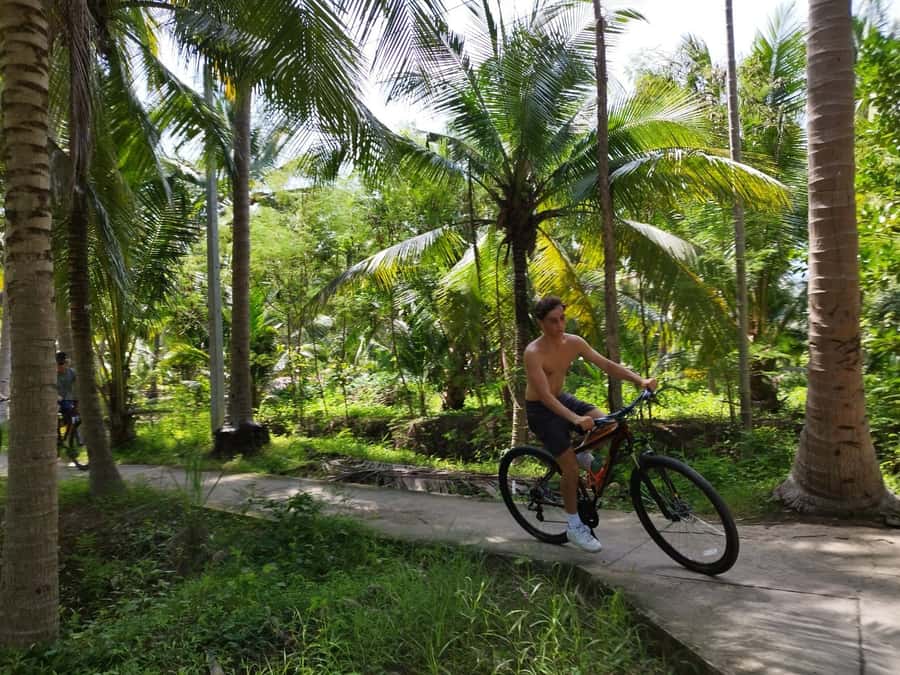 Floating Market Full-Day Bicycle Tour from Bangkok - Wat Bang Kung and its banyan-tree chapel