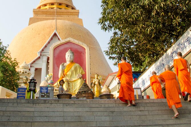 Floating Market with Great Pagoda Temple and Wat Sam Phran - Damnoen Saduak by private long-tail boat