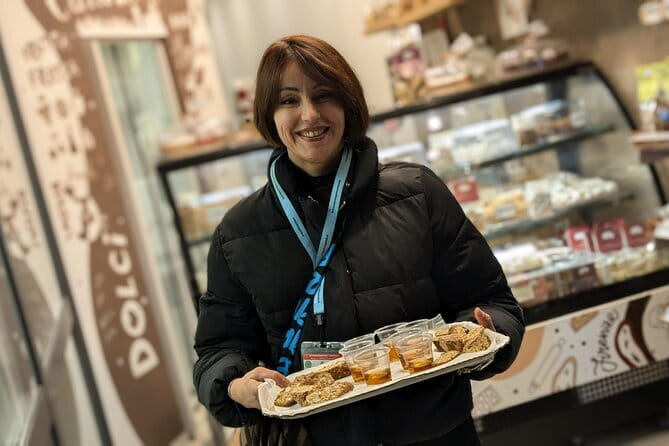 Florence Street Food Walking Tour with wine in Duomo Area - The guides make the difference