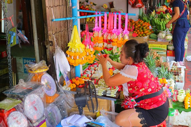 Flower Market & Floral Art: Multilingual Private Tour [EN/others] - Kalayanamitr Temple and the Sam Por Kong Buddha