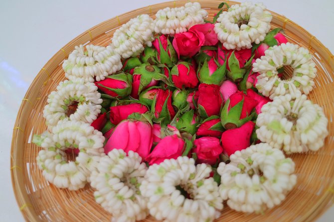 Flower Market & Floral Art: Multilingual Private Tour [EN/others] - Santa Cruz Church and the Kudi Chin quarter