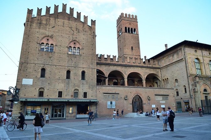Food markets tour with a local! - Key points to know before you book