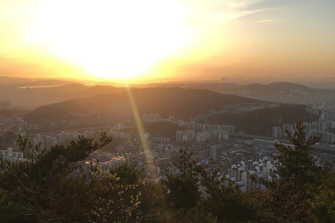 Fortress Night Hike & Snack at a Local Market - Why this Seoul evening works so well