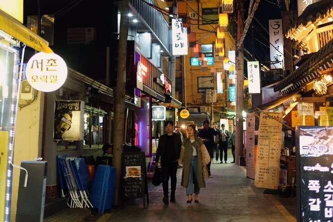 Fortress Night Hike & Snack at a Local Market - Following Seoul’s old fortress wall