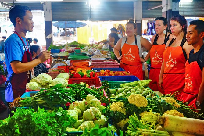 Fresh Local Market Tour - Food tour in Chiang Mai - 7:30 to 8:00 am pickup and meeting arrangements