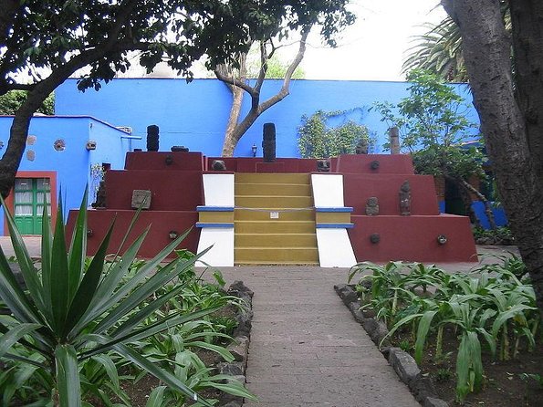 Frida Kahlo VIP [Museum Tickets Included] Bike, Markets & Churros - Starting at Del Carmen with a bicycle and helmet