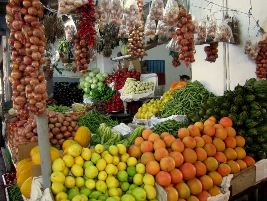 From Agadir or Taghazout: Souk El Had Market Guided Tour - How much help should you expect from the guide?