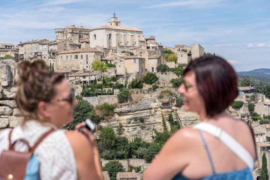 From Aix-en-Provence: Luberon Market & Villages Day Tour - Lourmarin and the pleasure of a Provençal market
